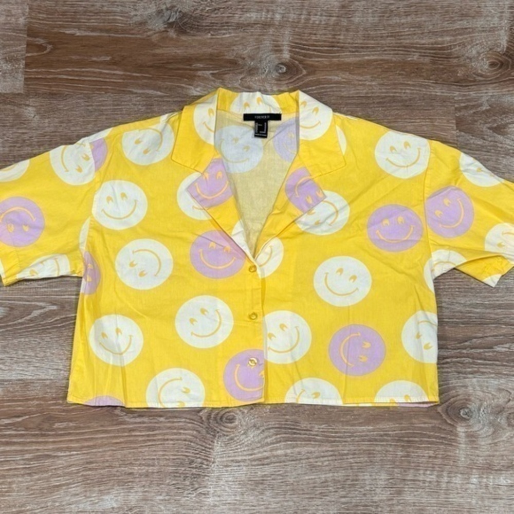 Forever 21 Happy smiley face shirt